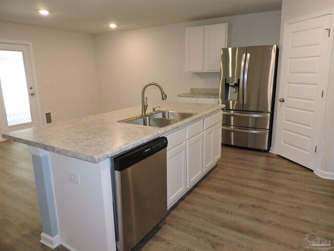 Building Photo - 5427 Peach Dr