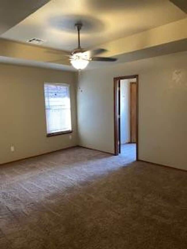 Building Photo - Edmond Home for lease