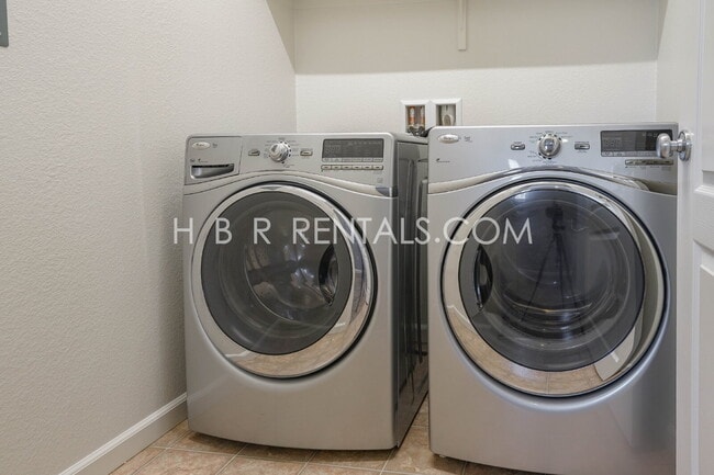 Building Photo - Questa Village: Spacious 3-Bedroom Retreat...