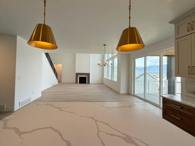 Building Photo - Beautiful 6Bd Home in Gardner Point Lehi Community!