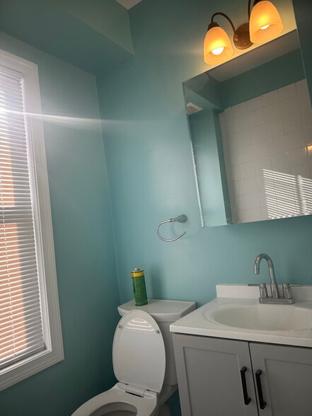 Building Photo - 46 Pierce St