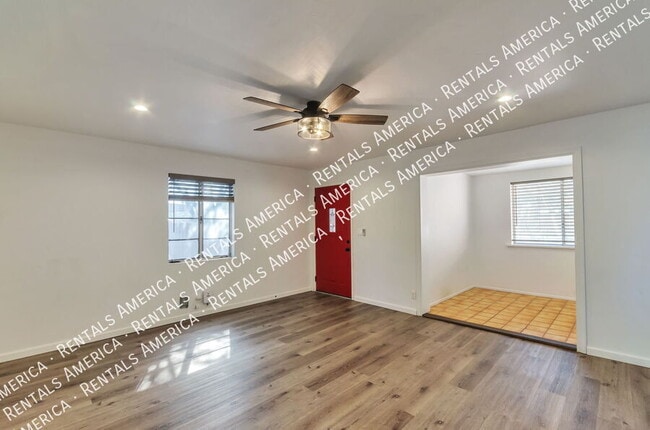 Building Photo - 2118 N Rita Ave