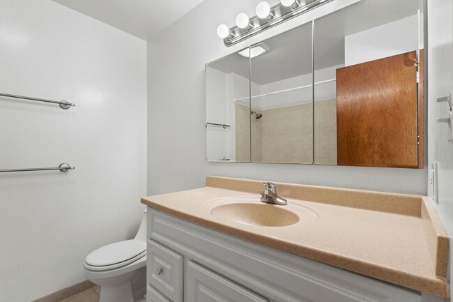 Building Photo - Waterfront living in this Hawaii Kai Marin...
