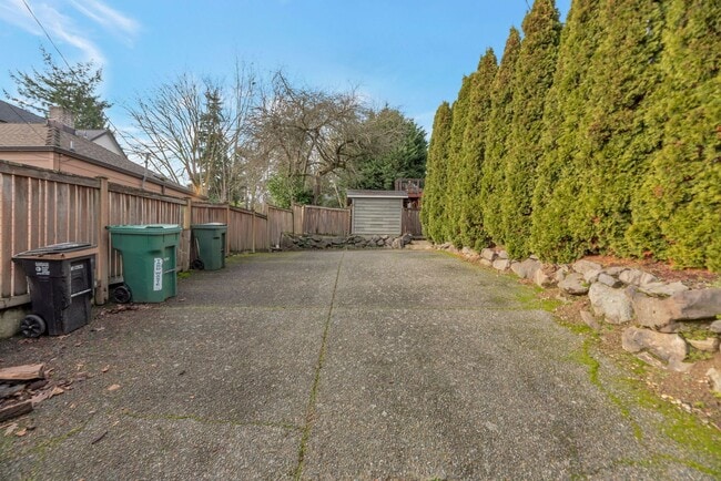 Building Photo - Short term Rental 6 month lease term only