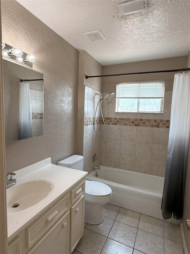 Building Photo - 21430 Park Green Dr