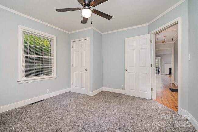 Building Photo - 1005 Home Trail