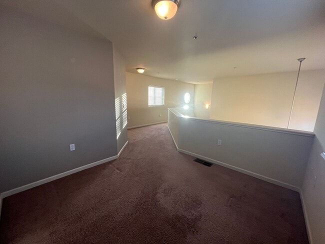 Building Photo - Spacious 2 bed 2 bath condo available in N...