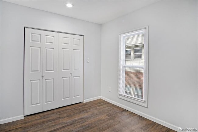 Building Photo - 671 Clairmount Ave