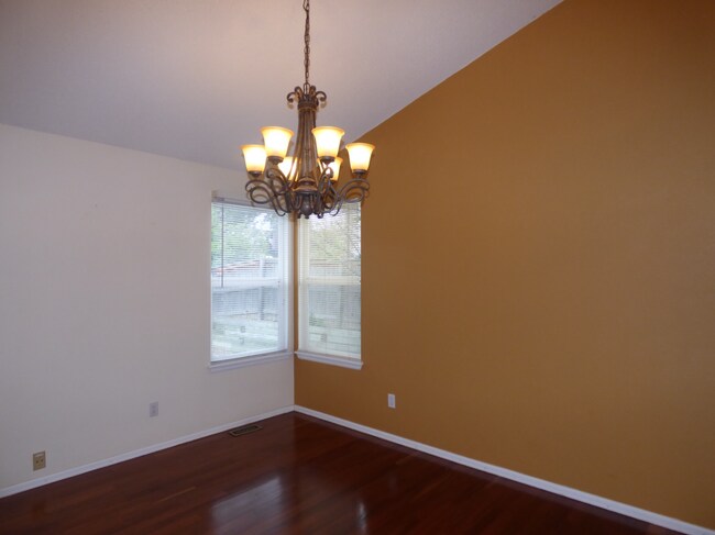Building Photo - Fabulous Highlands Ranch Home!