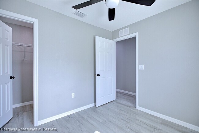 Building Photo - 293 Lincoln Rd NE