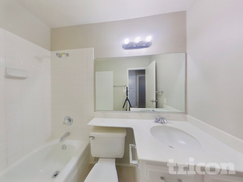 Building Photo - 709 Morrocco Dr