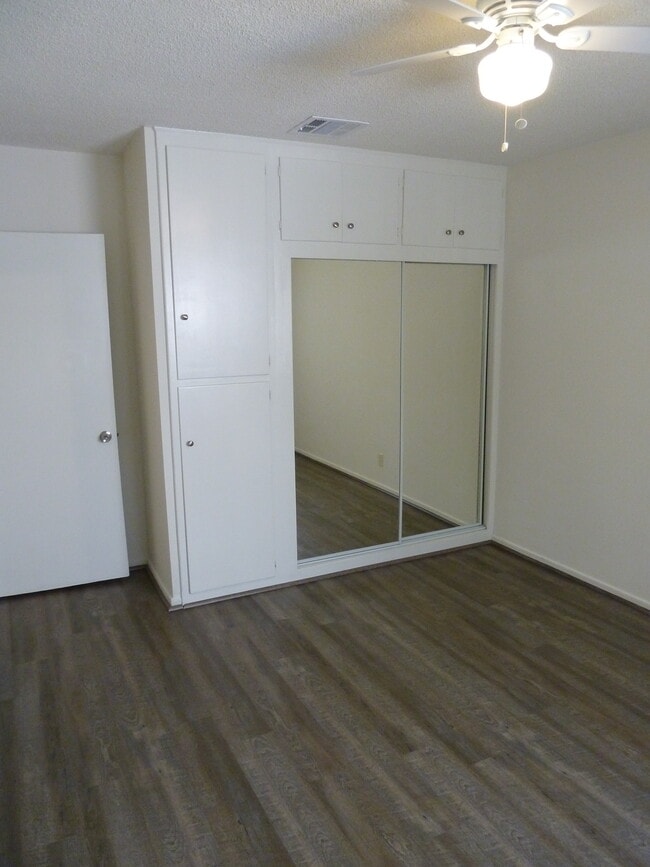 Building Photo - 457 Oak St