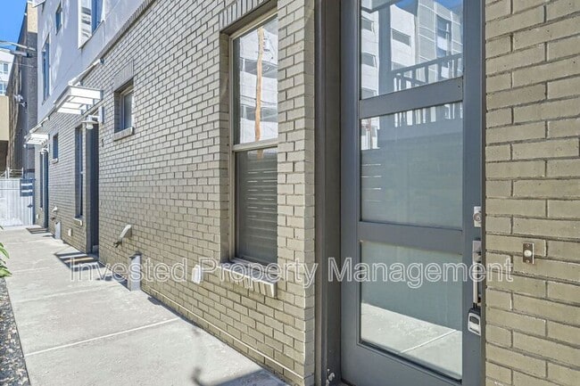 Building Photo - 1323 Elati St