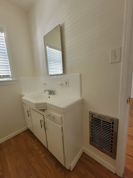 Building Photo - 13642 Leadwell St