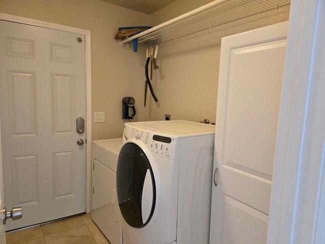 Building Photo - Stunning single-story Vista Del Cerro home with a private backyard oasis designed for effortless ...