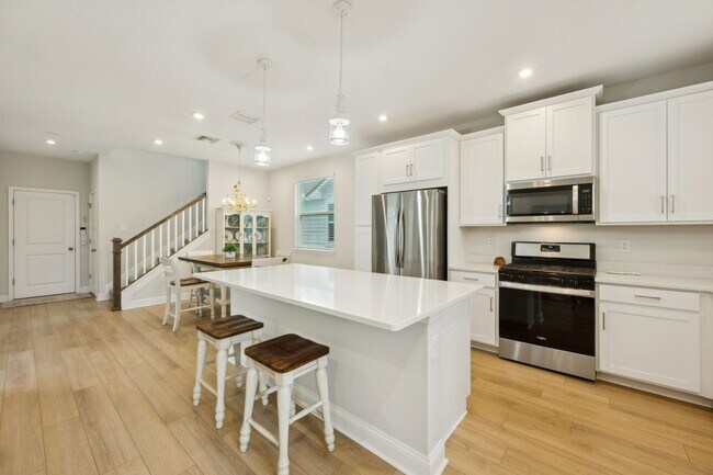 Building Photo - 141 Redbud Ln