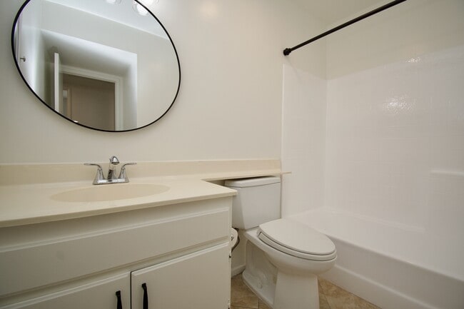 Building Photo - 57 Rabano