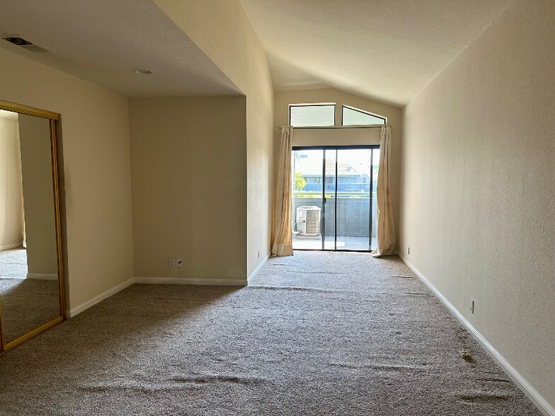 Building Photo - 1676 San Miguel Dr