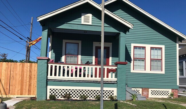 Building Photo - 814 9th St