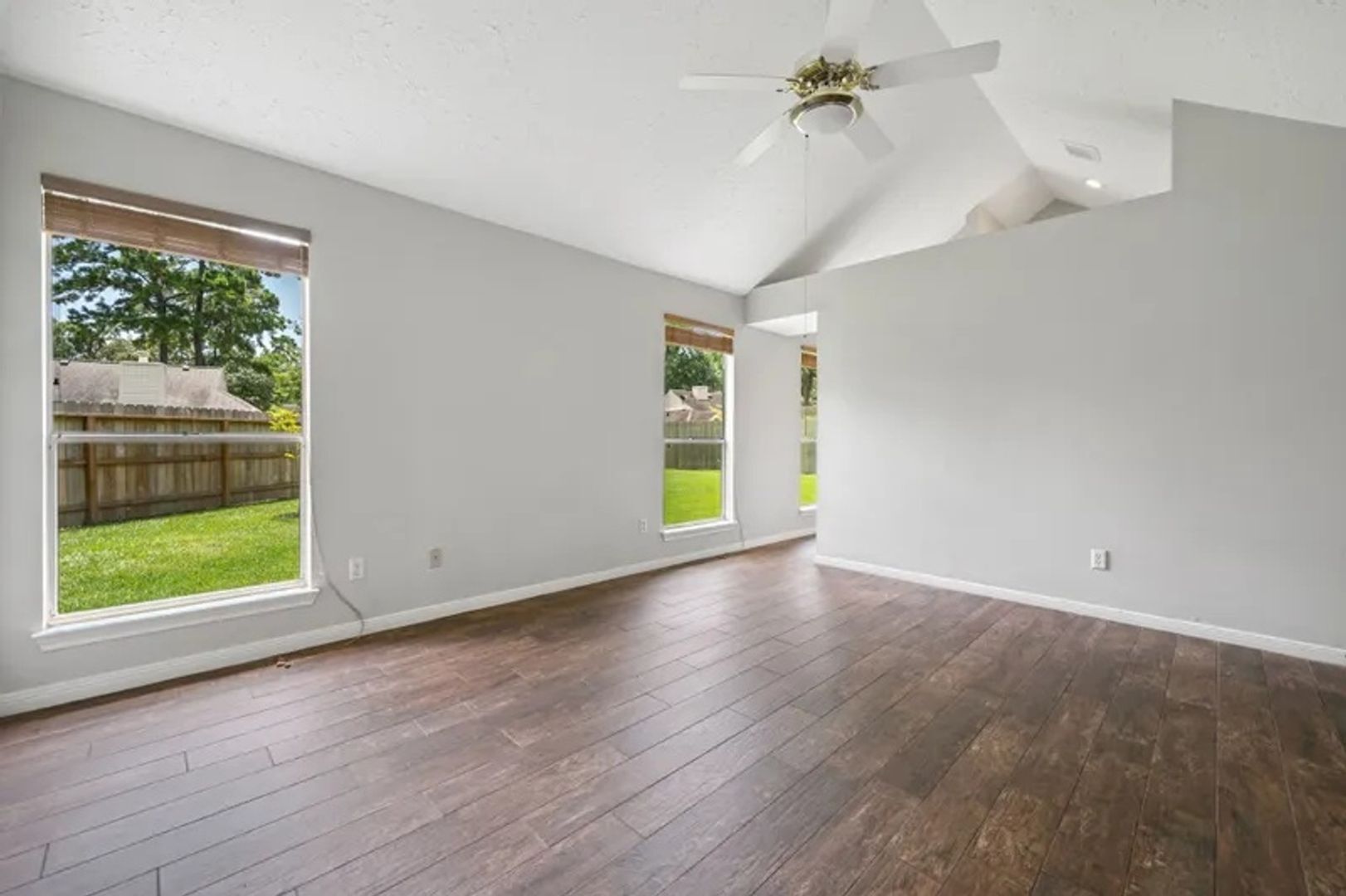 Building Photo - 3518 Grove Oaks Dr