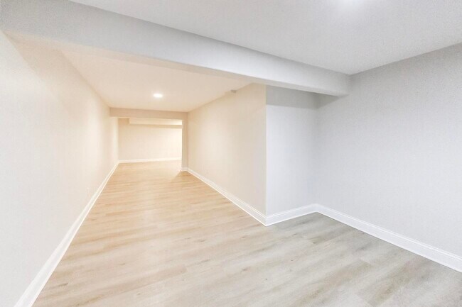 Building Photo - 2219 Rossiter Pkwy