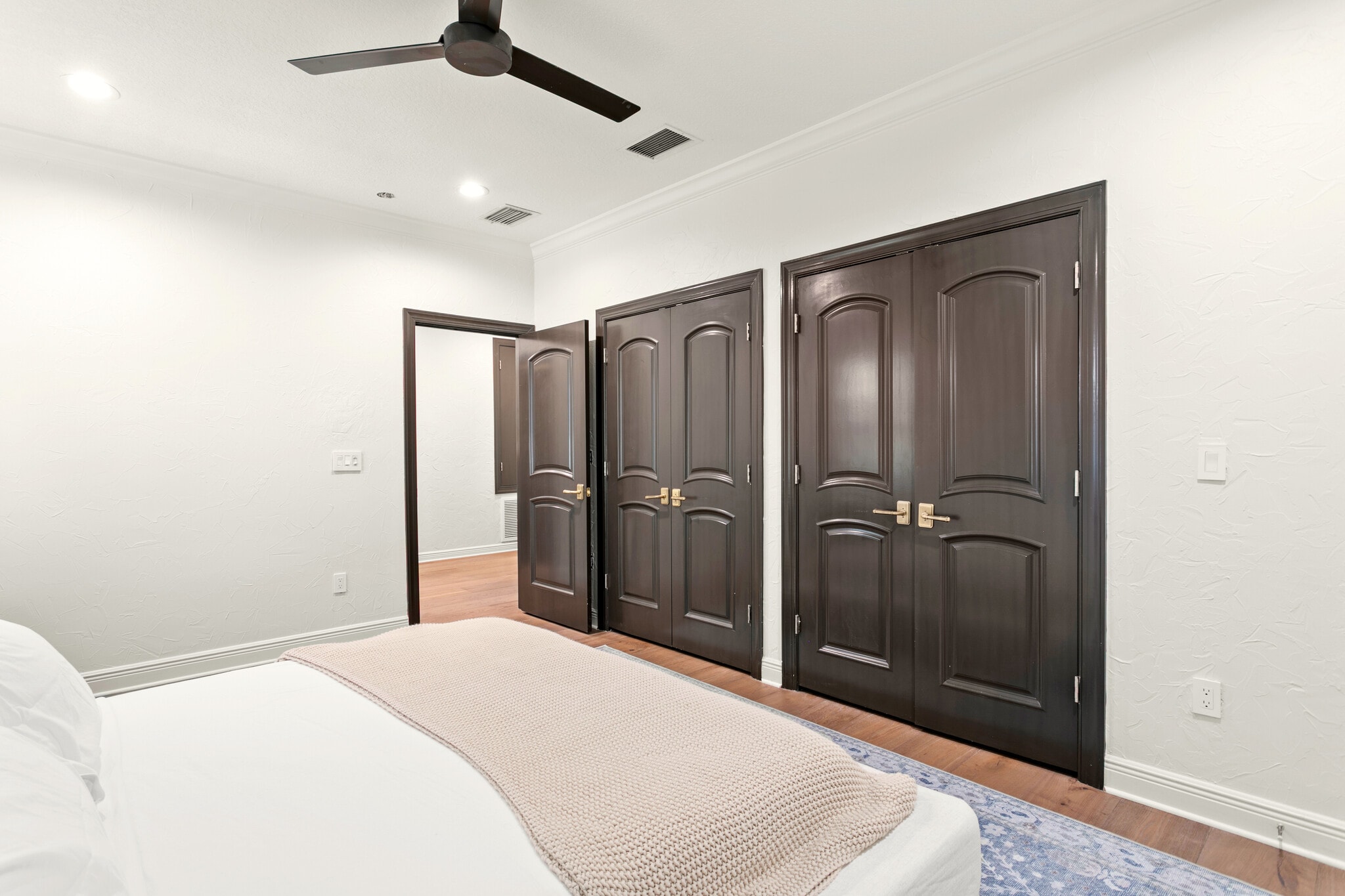 Building Photo - 2936 W Knights Ave