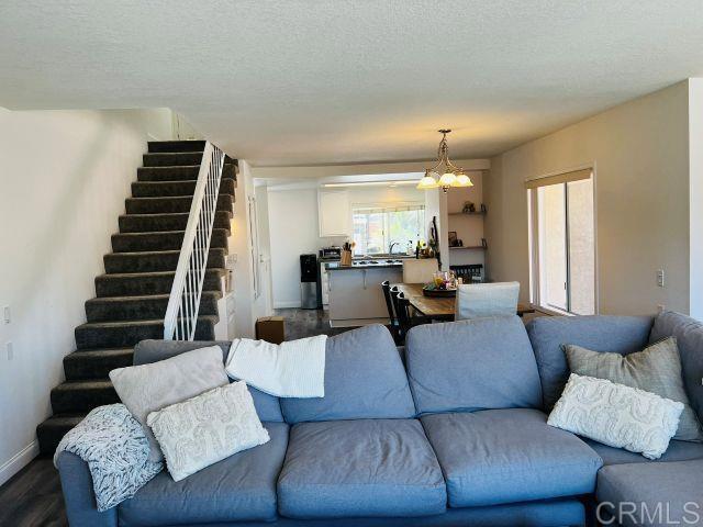 Building Photo - 2520 Navarra Dr