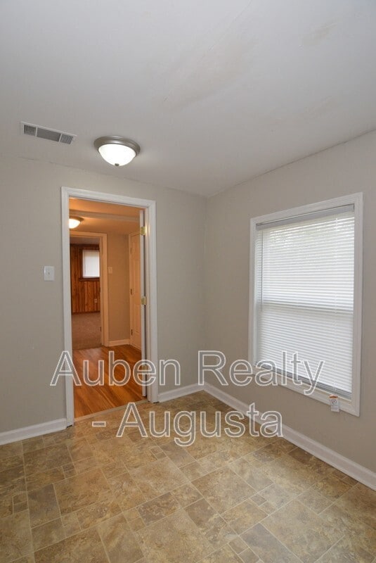 Building Photo - 1928 Wylie Dr