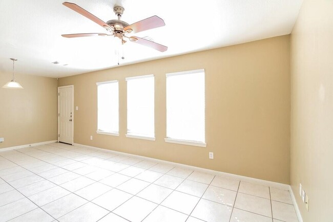Building Photo - 4935 N Cancun Dr