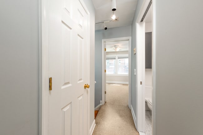 Building Photo - 1139 3rd St NE