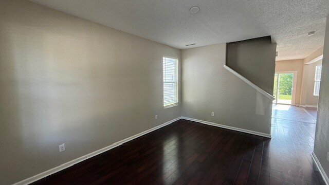 Building Photo - EAST SIDE 4 BEDROOM NEWER HOME AVAILABLE NOW!