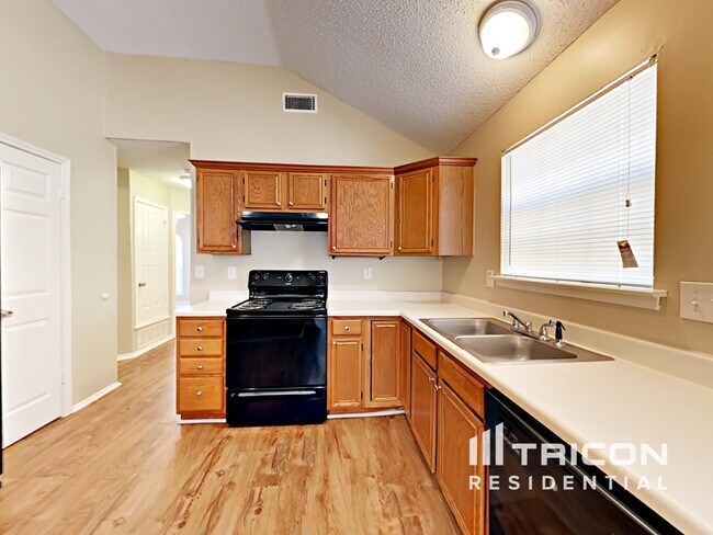 Building Photo - 2545 Clovermeadow Dr