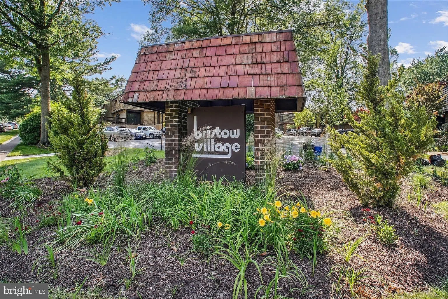 Building Photo - 4902 Sauquoit Ln