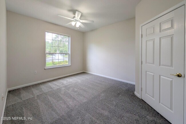 Building Photo - 10550 Baymeadows Rd