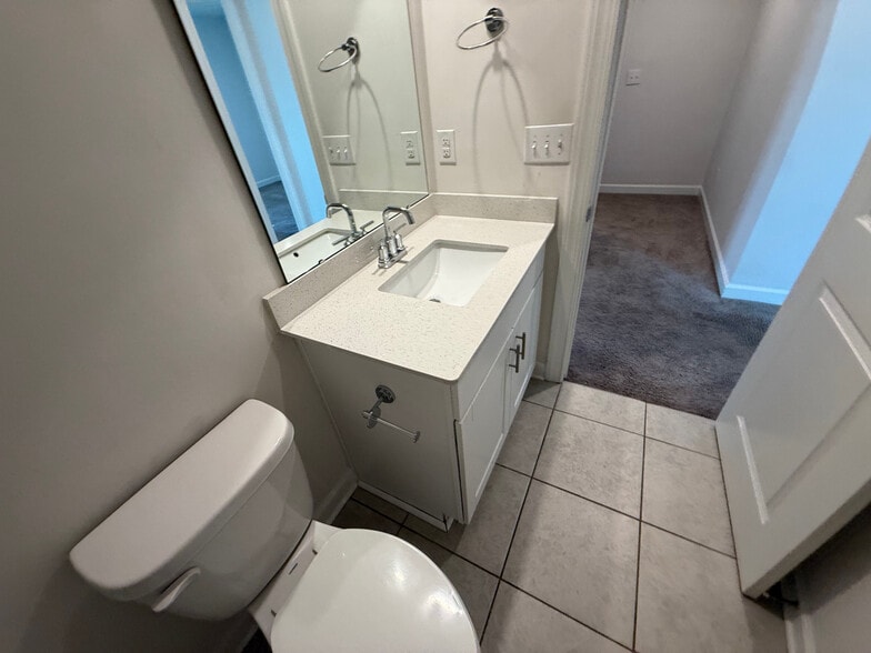 Building Photo - Room in Townhome on Tears Ln