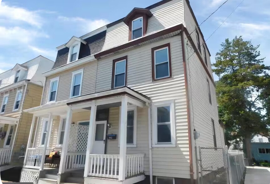 Building Photo - 229 Conover St