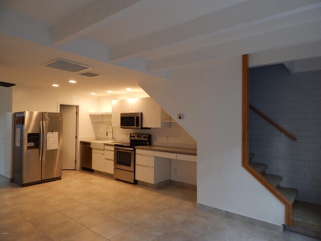 Building Photo - 2021 S Granada Dr