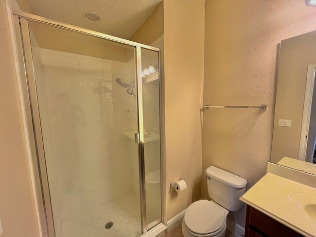 Building Photo - Spacious 4 Bed, 3.5 Bath Lake Mary Home in...