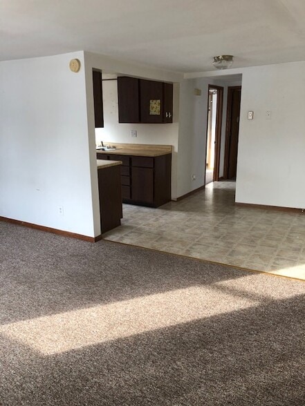 Building Photo - 952 N Main St