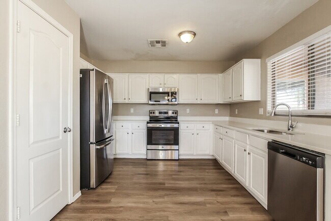 Building Photo - 5116 W T Ryan Ln