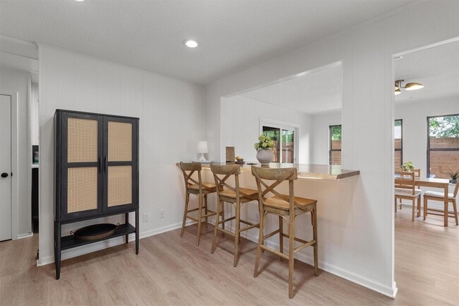 Building Photo - 802 Leisure Run Cove