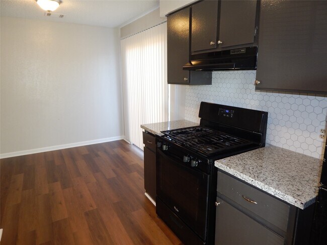 Building Photo - 204 Northpointe Ave