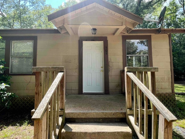 Primary Photo - 517 N Live Oak St