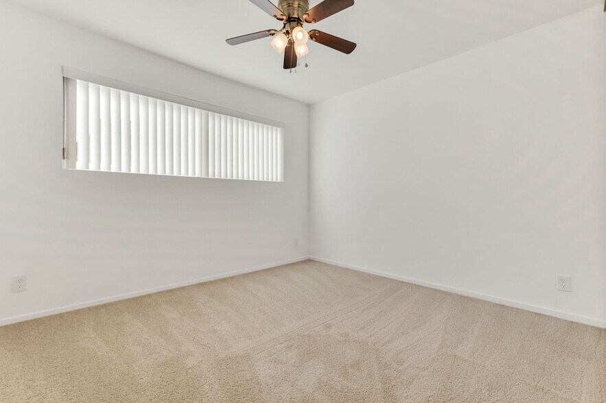 Building Photo - 4950 Louise Ave