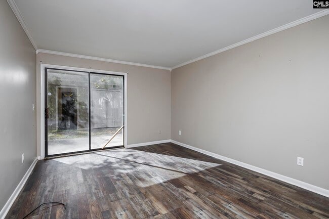 Building Photo - 251 Shoreline Dr