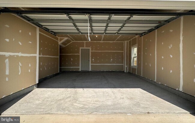 Building Photo - 526 Parkland Dr