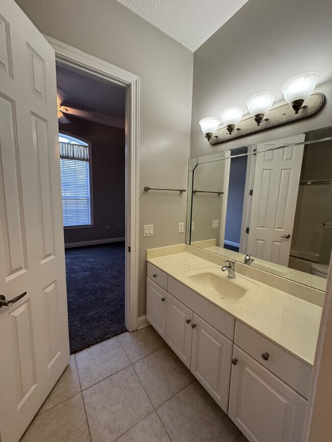 Building Photo - 4 bedroom 4 bath in gated community in Ora...
