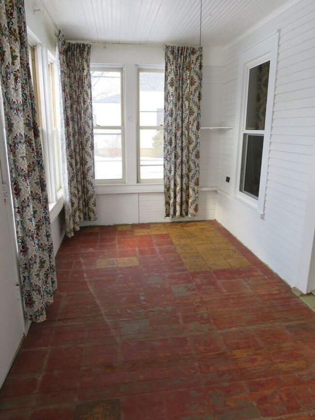 Building Photo - 3220 Primrose St