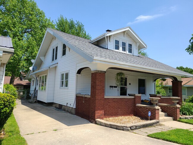 Building Photo - 935 E Ft Wayne St