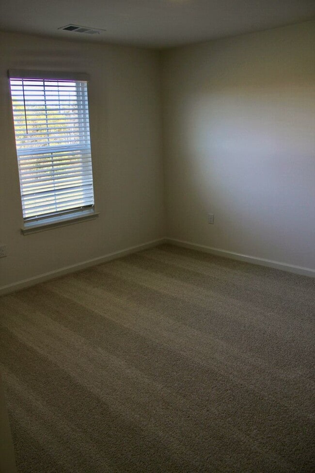 Building Photo - 466 Blair Rd